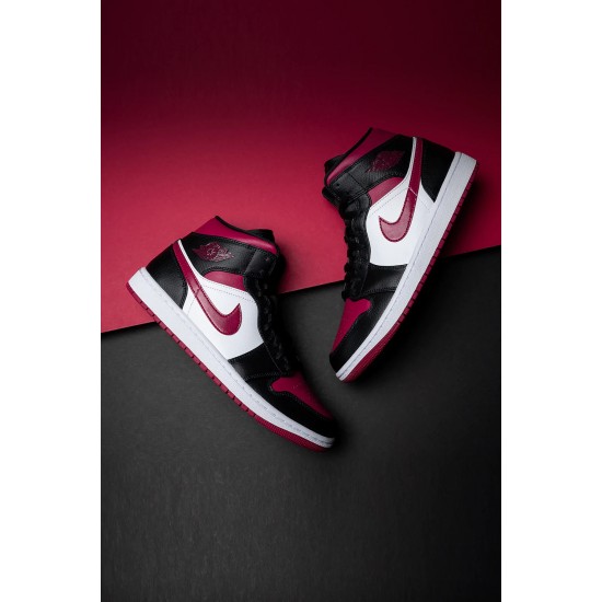 554724-066 Air Jordan 1 Mid Bred Toe Black/Gymred-White