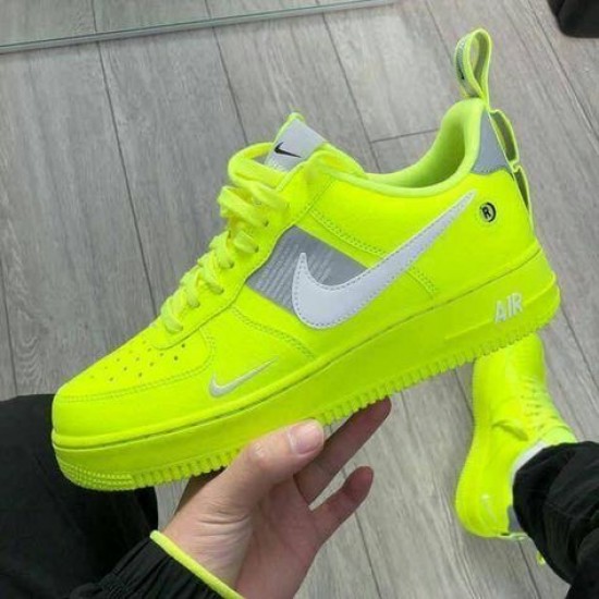 Nike Air Force 1 07 Lv8 Utility Volt 